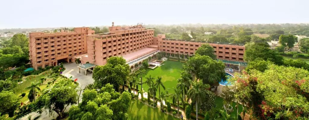 کلارکز شیراز آگرا