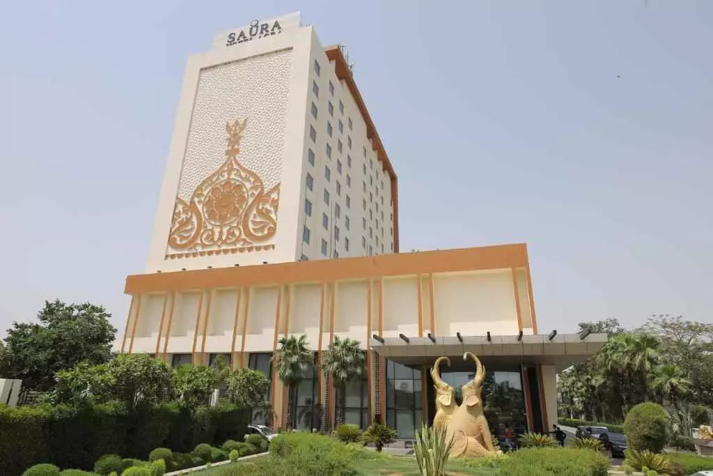 هتل کلارکس شیراز یا رامادا پلازا (سائورا نام جدید هتل) آگرا